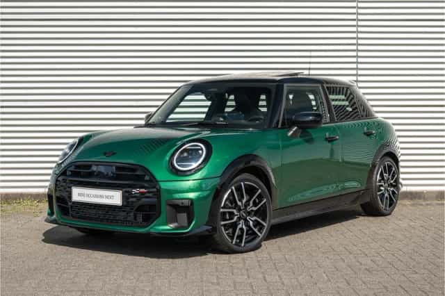 MINI Hatchback (2026) thumbnail 1