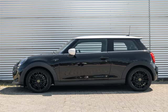 MINI Electric (2021) thumbnail 2