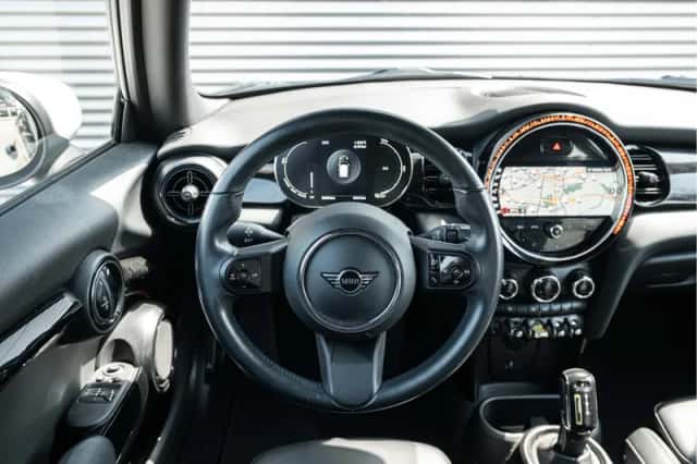 MINI Electric (2021) thumbnail 4