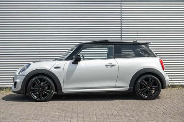 MINI Hatchback (2020) thumbnail 2