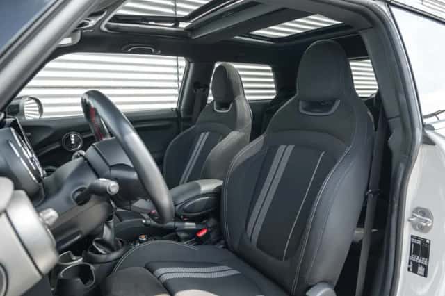MINI Hatchback (2020) thumbnail 3