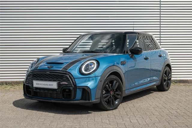 MINI Hatchback (2022) thumbnail 1