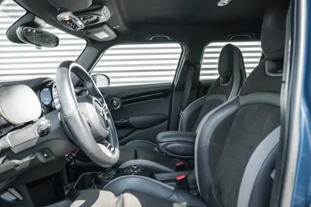 MINI Hatchback (2022) thumbnail 3