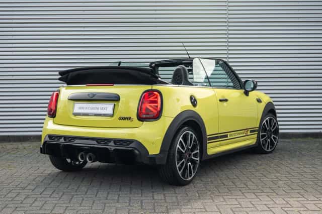 MINI Cabrio (2023) thumbnail 2