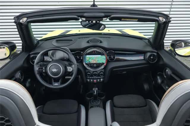 MINI Cabrio (2023) thumbnail 5