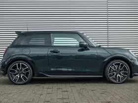 MINI Hatchback (2025) thumbnail 3