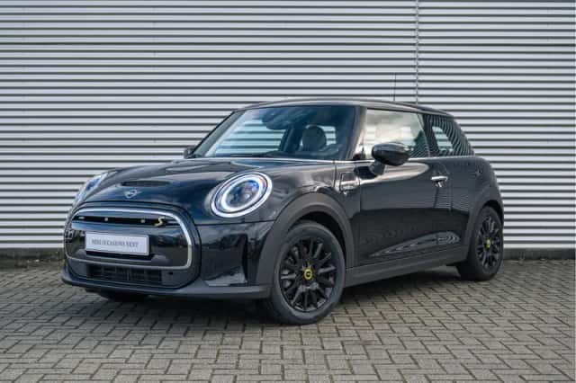 MINI Electric (2024) thumbnail 1