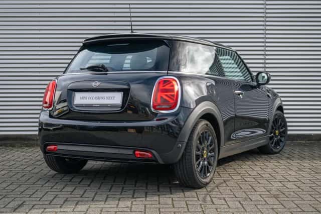 MINI Electric (2024) thumbnail 2