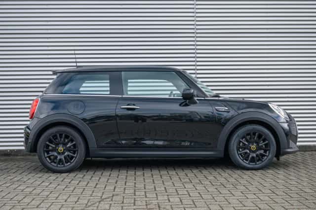 MINI Electric (2024) thumbnail 3
