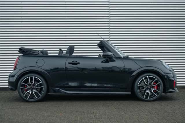 MINI Cabrio (2026) thumbnail 4