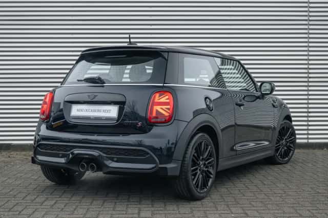 MINI Cooper (2022) thumbnail 2