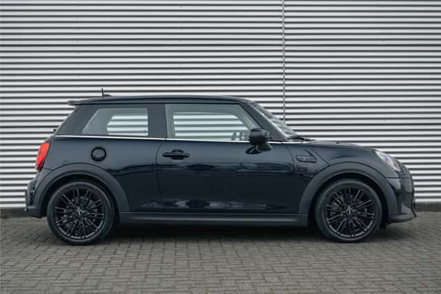 MINI Cooper (2022) thumbnail 3