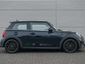 MINI Cooper (2022) thumbnail 3