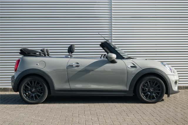 MINI Cabrio (2021) thumbnail 3