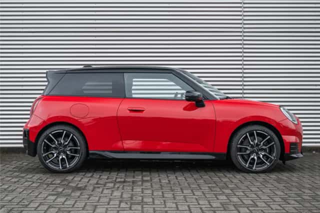 MINI Hatchback (2026) thumbnail 3
