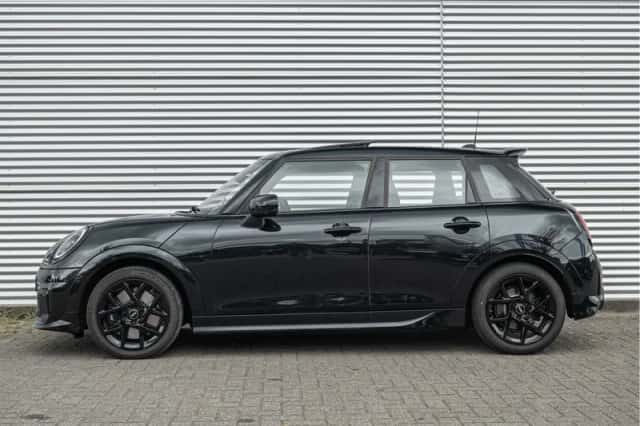 MINI Hatchback (2026) thumbnail 2