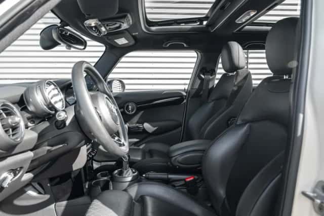 MINI Hatchback (2019) thumbnail 4
