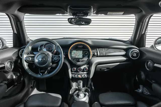 MINI Hatchback (2019) thumbnail 5