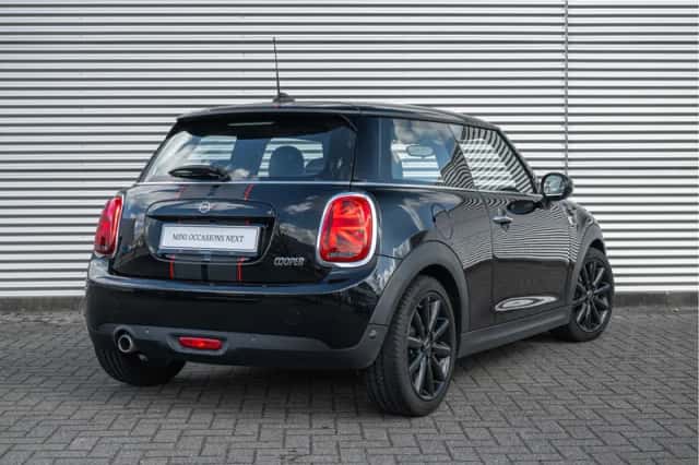 MINI Hatchback (2019) thumbnail 2