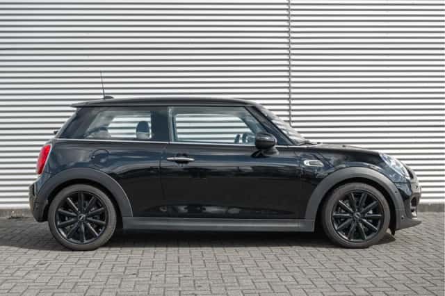 MINI Hatchback (2019) thumbnail 3