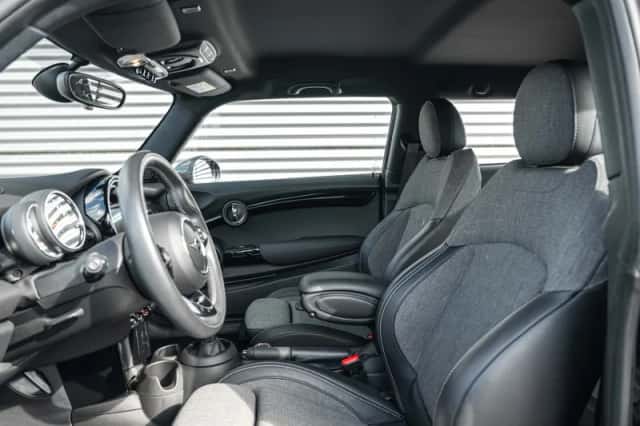 MINI Hatchback (2019) thumbnail 4