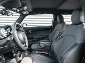 MINI Hatchback (2019) thumbnail 4