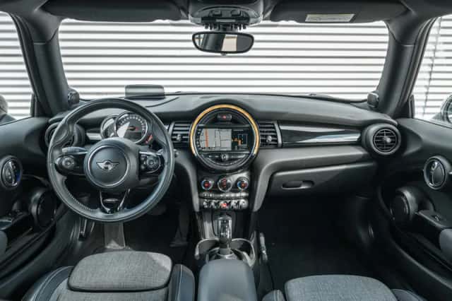 MINI Hatchback (2019) thumbnail 5
