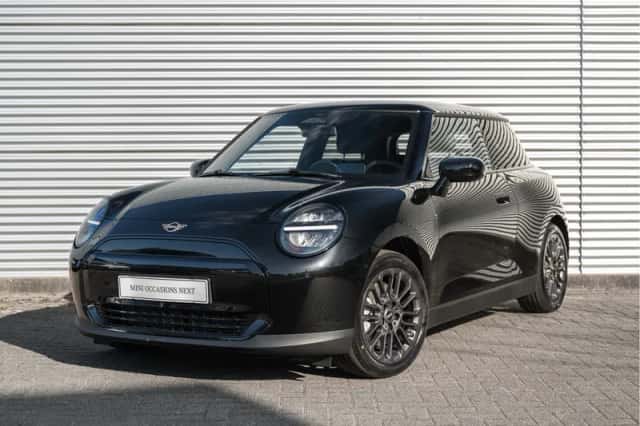 MINI Hatchback (2026) thumbnail 1