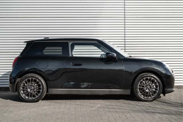MINI Hatchback (2026) thumbnail 3
