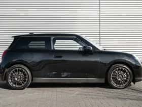 MINI Hatchback (2026) thumbnail 3
