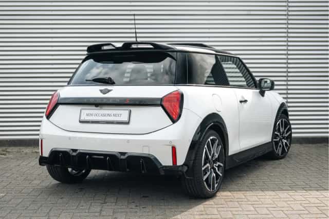 MINI Hatchback (2026) thumbnail 2