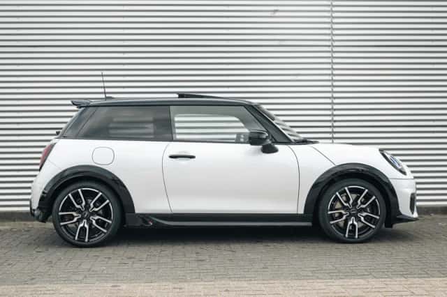MINI Hatchback (2026) thumbnail 3