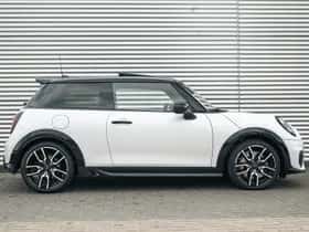 MINI Hatchback (2026) thumbnail 3