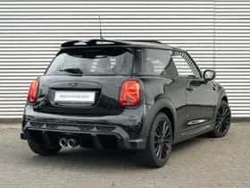 MINI Hatchback (2023) thumbnail 2