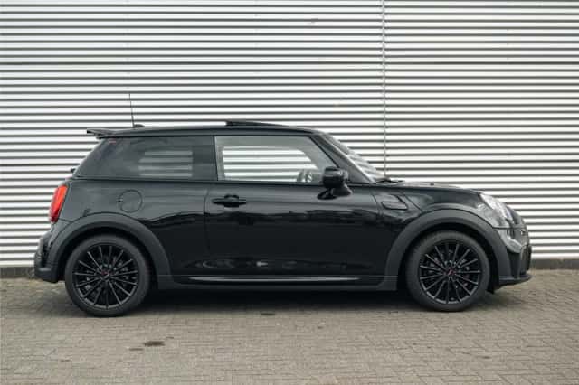 MINI Hatchback (2023) thumbnail 3