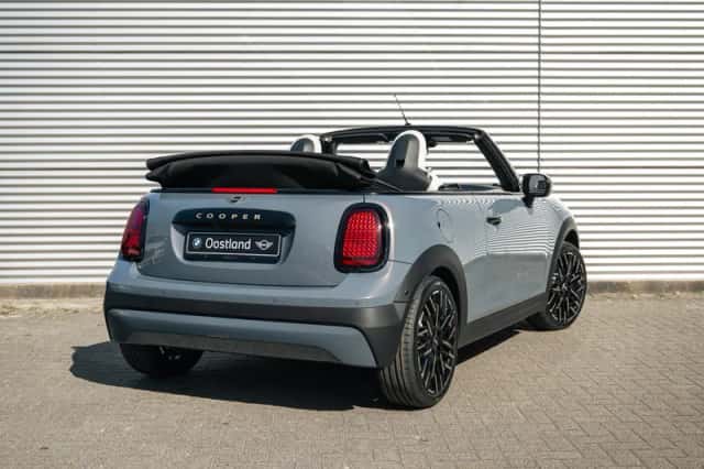 MINI Cabrio (2026) thumbnail 2