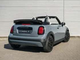 MINI Cabrio (2026) thumbnail 2