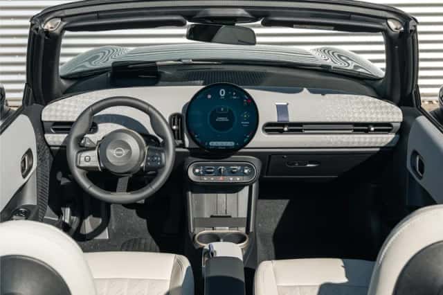 MINI Cabrio (2026) thumbnail 5