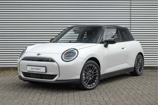 MINI Hatchback (2026) thumbnail 1