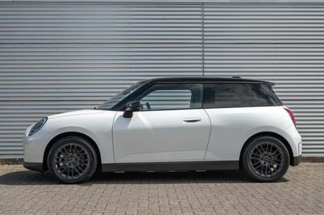 MINI Hatchback (2026) thumbnail 2