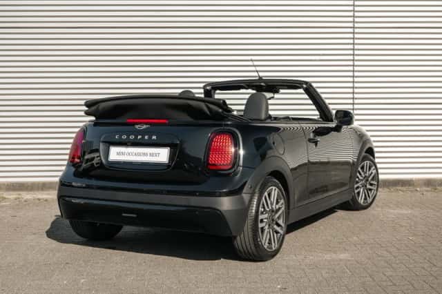 MINI Cabrio (2026) thumbnail 2