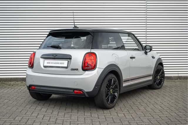 MINI Electric (2022) thumbnail 2