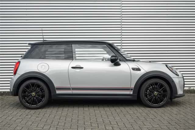 MINI Electric (2022) thumbnail 3