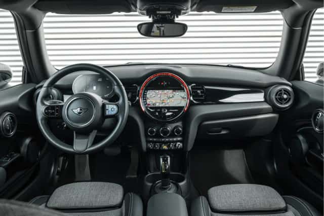 MINI Electric (2022) thumbnail 5