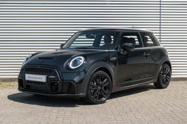 MINI Hatchback (2023) thumbnail 1