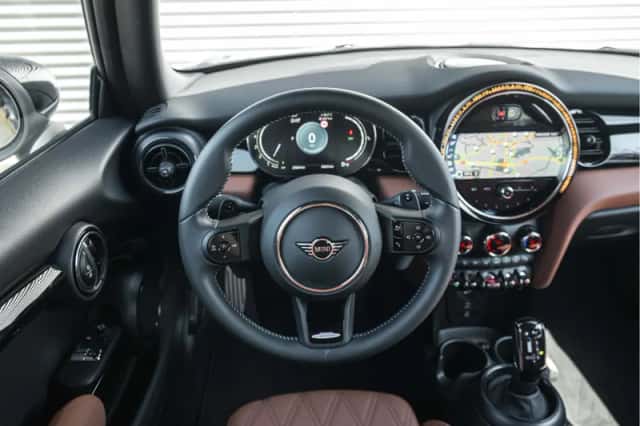 MINI Hatchback (2023) thumbnail 4