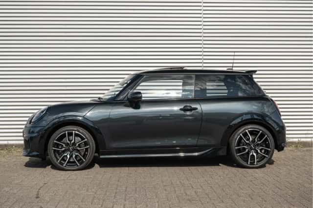 MINI Hatchback (2026) thumbnail 2