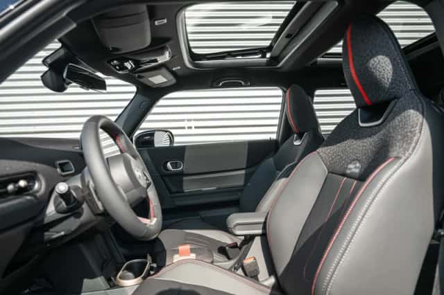 MINI Hatchback (2026) thumbnail 3