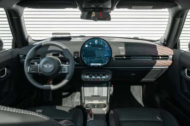 MINI Hatchback (2026) thumbnail 4