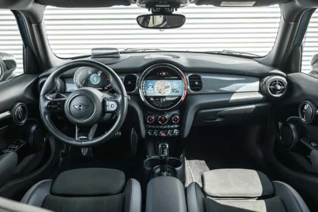 MINI Hatchback (2022) thumbnail 4